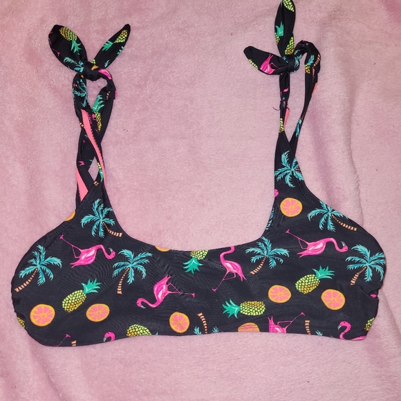 Xhilaration Other - FREE🌈W/PURCHASE.Beautiful flamingo bikini top. M